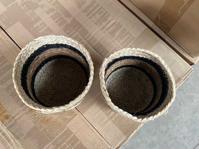 Fair trade jute mandje hogla beige/zwart ø15 x 15cm hoog (40x) - afbeelding 4 van  7