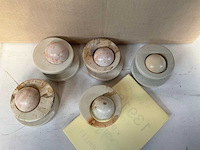 Fair trade kaart/servet houder met bal natuursteen (31x) - afbeelding 3 van  7