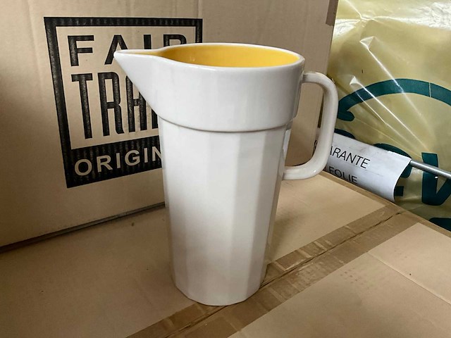Fair trade keramiek lemonade kan geel/crème keramiek (55x) - afbeelding 4 van  5