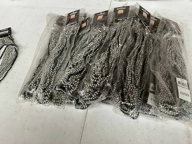 Fair trade ketting met grijs/zwarte kralen (45x) - afbeelding 7 van  7