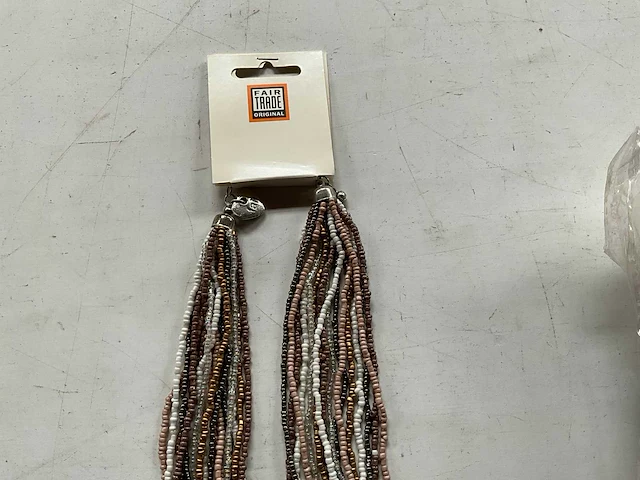 Fair trade ketting multicolor (96x) - afbeelding 5 van  7