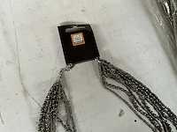 Fair trade ketting open crochet met metallic grijze kralen (90x) - afbeelding 3 van  5