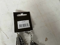 Fair trade ketting open crochet met metallic grijze kralen (90x) - afbeelding 4 van  5