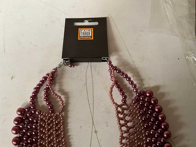 Fair trade ketting paars (62x) - afbeelding 4 van  5