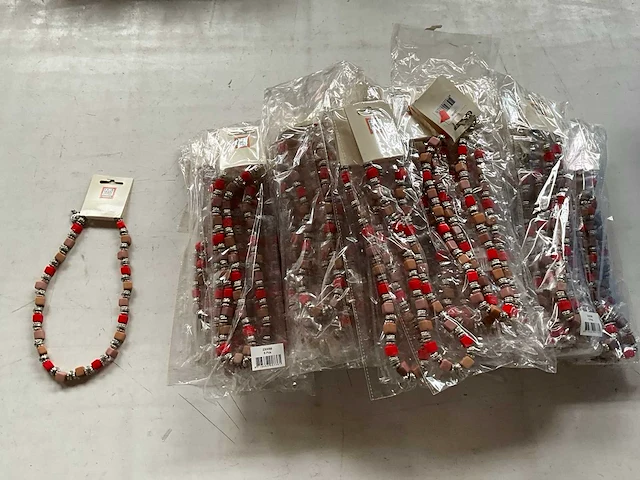Fair trade ketting vierkante kralen (75x) - afbeelding 1 van  5
