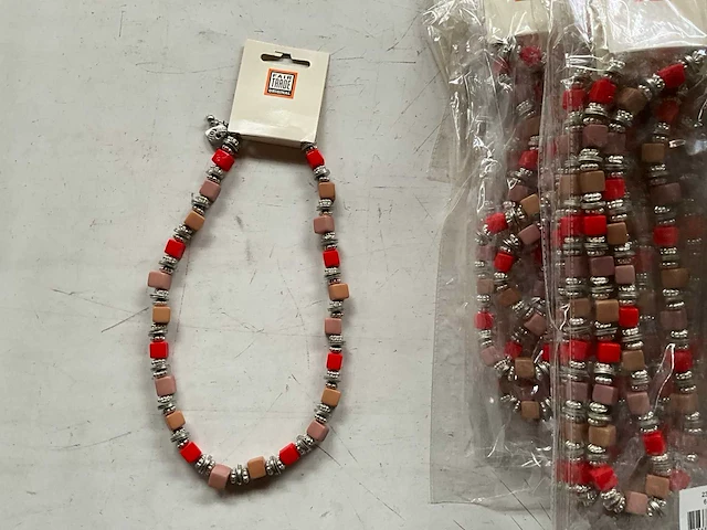 Fair trade ketting vierkante kralen (75x) - afbeelding 2 van  5