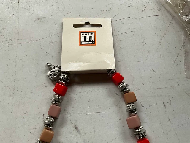 Fair trade ketting vierkante kralen (75x) - afbeelding 4 van  5
