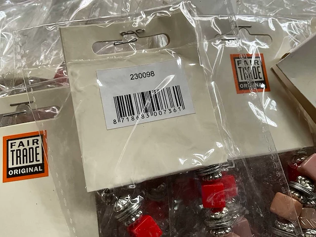 Fair trade ketting vierkante kralen (75x) - afbeelding 5 van  5