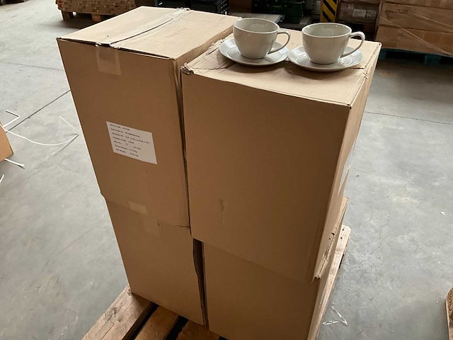 Fair trade kop en schotel set ‘royal’ porselein (94x) - afbeelding 2 van  7