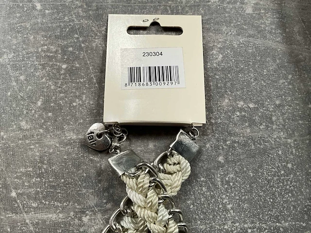 Fair trade kralen ketting crème/zilverkleur (68x) - afbeelding 5 van  6