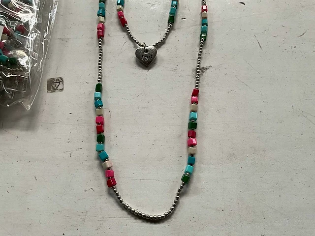 Fair trade kralen ketting multicolor (107x) - afbeelding 2 van  5
