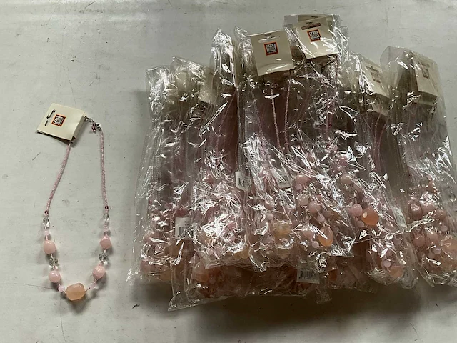 Fair trade kralen ketting roze (54x) - afbeelding 1 van  6
