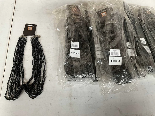 Fair trade kralen ketting zwart (31x) - afbeelding 1 van  7