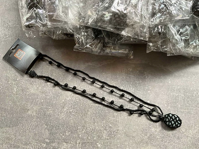 Fair trade kralen ketting zwart (93x) - afbeelding 2 van  5