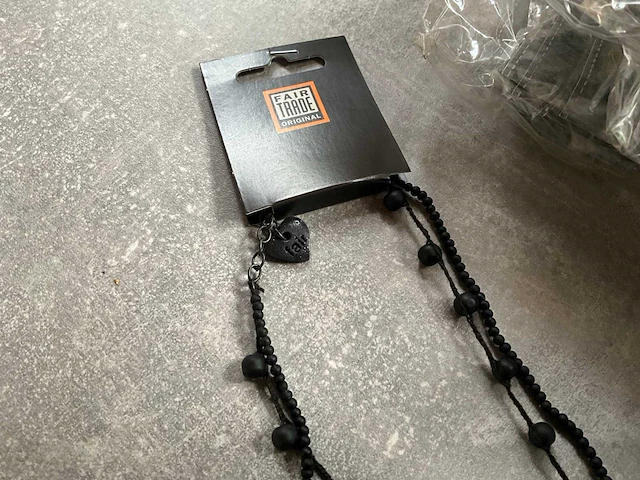 Fair trade kralen ketting zwart (93x) - afbeelding 4 van  5