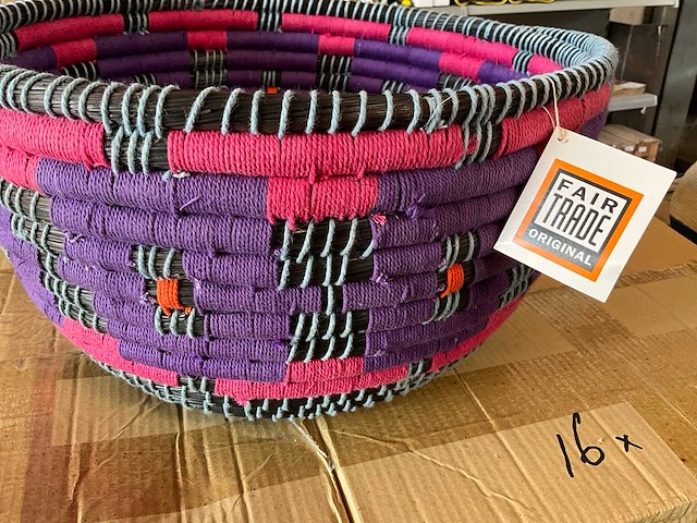 Fair trade mand +/- ?42 x 23 cm hoog (16x) - afbeelding 4 van  5