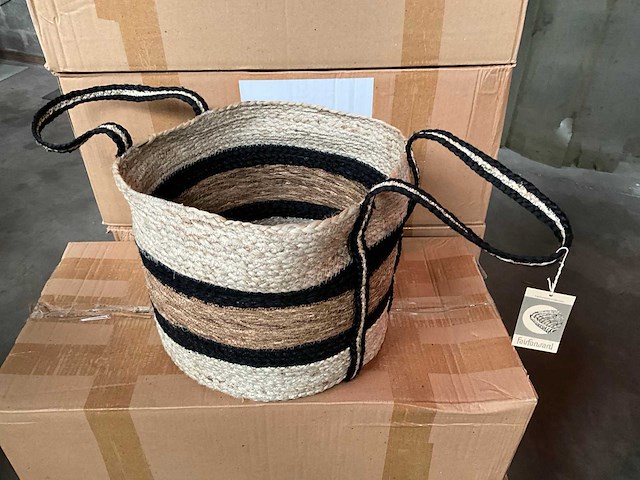 Fair trade mand beige/zwart jute-hogla +/- ø35 x 28 cm hoog (36x) - afbeelding 1 van  9