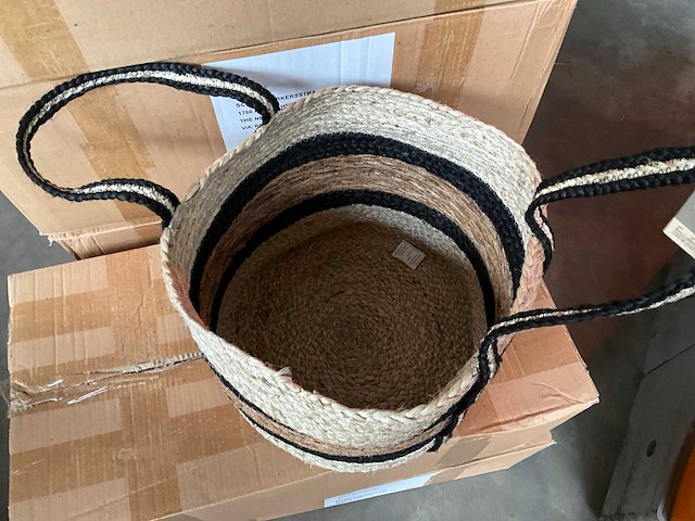 Fair trade mand beige/zwart jute-hogla +/- ø35 x 28 cm hoog (36x) - afbeelding 4 van  9
