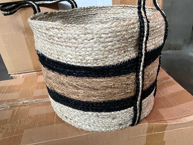 Fair trade mand beige/zwart jute-hogla +/- ø35 x 28 cm hoog (36x) - afbeelding 5 van  9