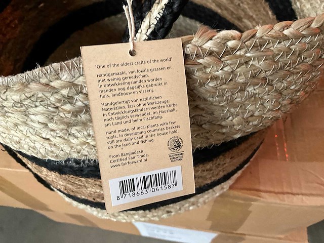 Fair trade mand beige/zwart jute-hogla +/- ø35 x 28 cm hoog (36x) - afbeelding 7 van  9