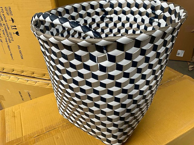 Fair trade mand graphic taupe/zwart plastic +/- ø36 x 35 cm hoog (30x) - afbeelding 3 van  6