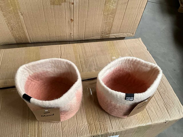 Fair trade mand/bloempot wolvilt +/- ø16 x 16 cm hoog (253x) - afbeelding 7 van  7