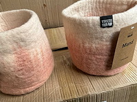 Fair trade mand/bloempot wolvilt +/- ø16 x 16 cm hoog (253x) - afbeelding 1 van  4