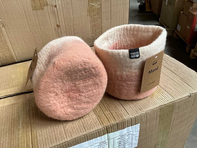 Fair trade mand/bloempot wolvilt +/- ø16 x 16 cm hoog (253x) - afbeelding 2 van  4