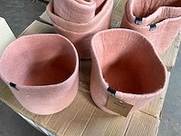 Fair trade mand/plantpot +/- ?25 x 20cm hoog roze (100x) - afbeelding 1 van  1