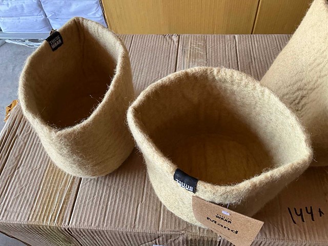Fair trade mand/plantpot 100% wolvilt naturel +/- ?16 x 16 cm hoog (140x) - afbeelding 4 van  7