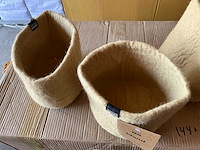 Fair trade mand/plantpot 100% wolvilt naturel +/- ?16 x 16 cm hoog (140x) - afbeelding 4 van  7