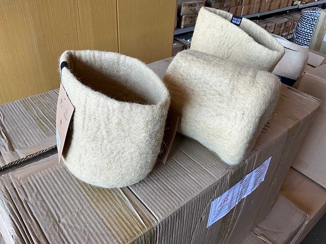 Fair trade mand/plantpot 100% wolvilt naturel +/- ?16 x 16 cm hoog (140x) - afbeelding 7 van  7