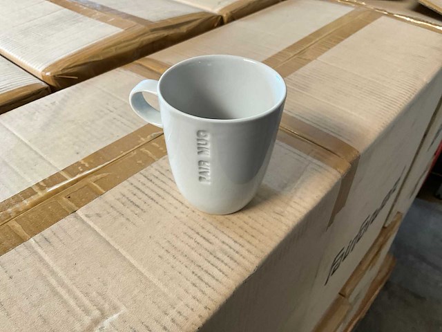 Fair trade mok keramiek crème +/- 9,5 cm hoog (672x) - afbeelding 1 van  6
