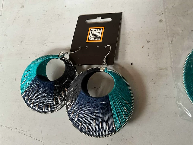 Fair trade oorbellen multicolor (34x) - afbeelding 4 van  5