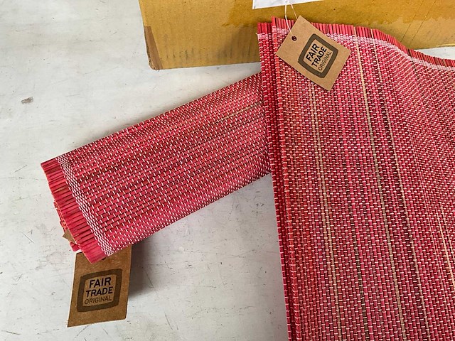 Fair trade placemat rood bamboe 40x30cm (60x) - afbeelding 1 van  1