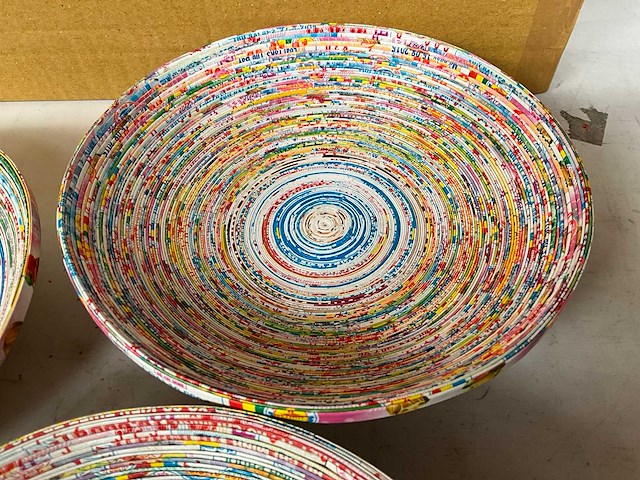 Fair trade schaal ?20cm van gerecycled papier (40x) - afbeelding 4 van  8
