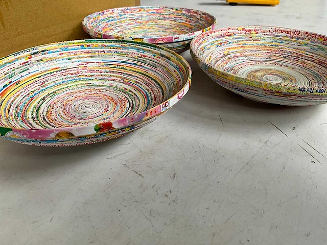 Fair trade schaal ?20cm van gerecycled papier (40x) - afbeelding 5 van  8