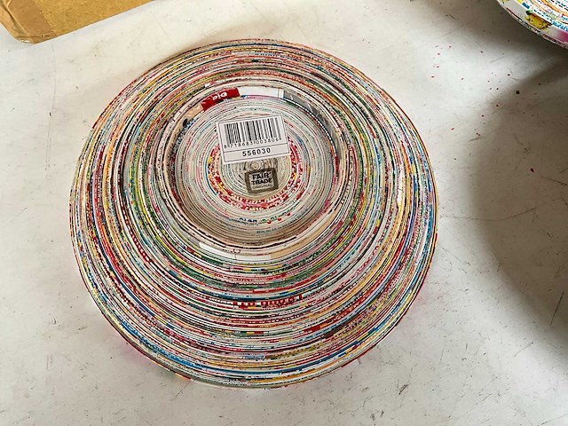 Fair trade schaal ?20cm van gerecycled papier (40x) - afbeelding 6 van  8