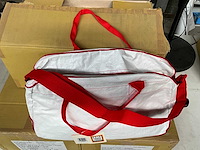 Fair trade schouder/handtas +/- 48 x 15 x 30 cm wit-rood (36x) - afbeelding 5 van  7