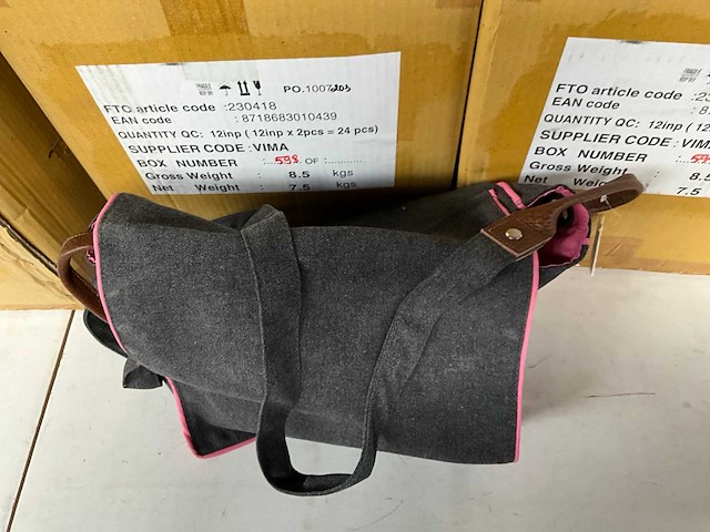 Fair trade schoudertas textiel grijs/roze +/- 30 x 8 x 25 cm (67x) - afbeelding 4 van  9