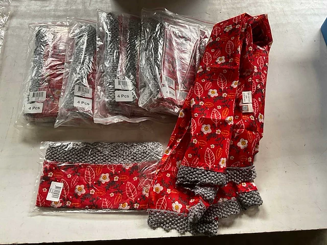 Fair trade sjaal rood/bloem motief katoen (18x) - afbeelding 2 van  5