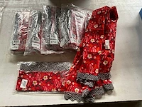 Fair trade sjaal rood/bloem motief katoen (18x) - afbeelding 2 van  5