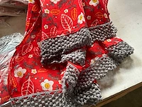 Fair trade sjaal rood/bloem motief katoen (18x) - afbeelding 4 van  5