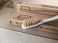 Fair trade tandenborstel hout (900x) - afbeelding 5 van  7