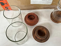 Fair trade theelichthouder ‘chako’ 10,3 cm hout/glas (95x) - afbeelding 4 van  6