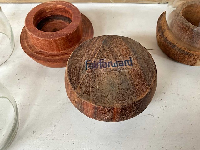 Fair trade theelichthouder ‘chako’ 10,3 cm hout/glas (95x) - afbeelding 6 van  6