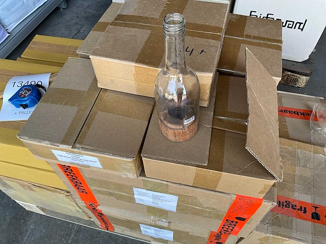 Fair trade theelichthouder fles hout/glas +/- 23cm hoog (64x) - afbeelding 2 van  5