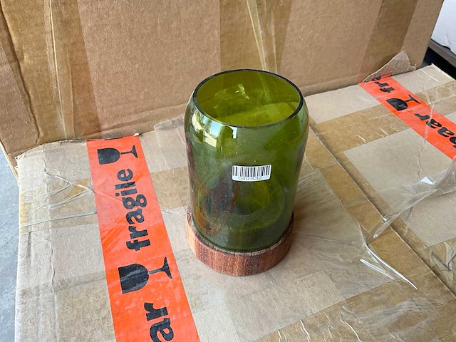Fair trade theelichthouder groen glas/hout +/- 12cm hoog (65x) - afbeelding 3 van  5