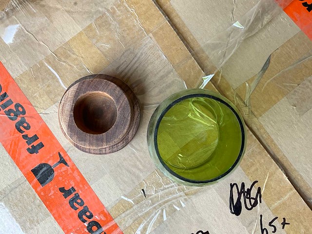 Fair trade theelichthouder groen glas/hout +/- 12cm hoog (65x) - afbeelding 5 van  5