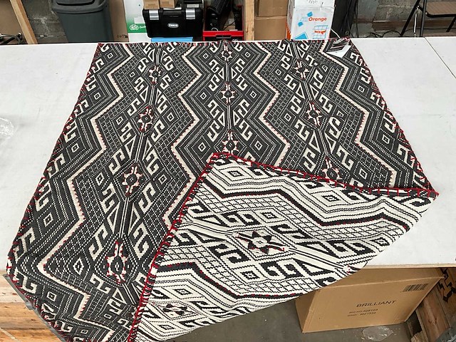 Fair trade vloerkleed grijs/creme/rood 130 x 180 cm (13x) - afbeelding 4 van  7